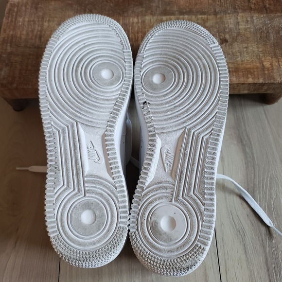 Nike Sneakers Womens 10 Triple White Leather Air Force 1 07 - Picture 9 of 9